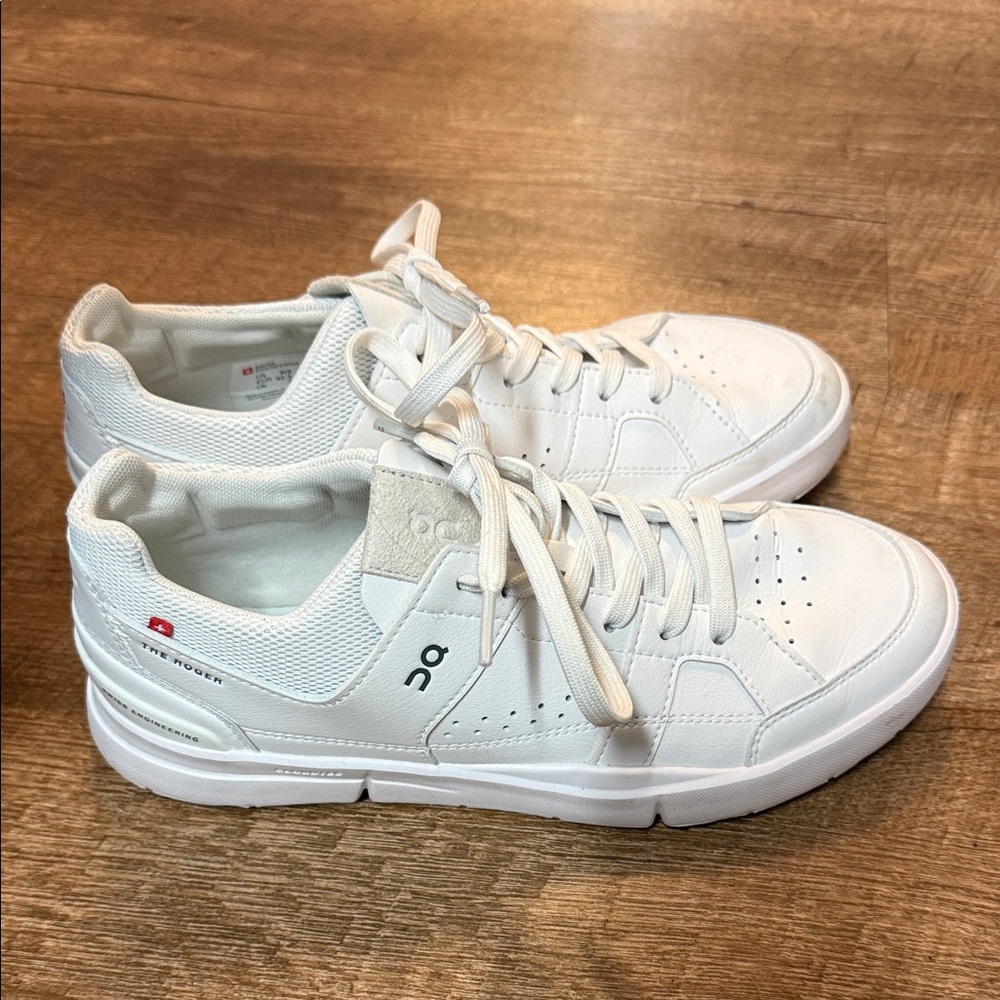 On Running Women's Roger Classic White Sneakers